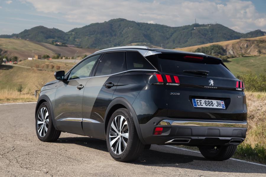  Peugeot 3008 GT 2016 года  (WW) (фото 15 из 42)
